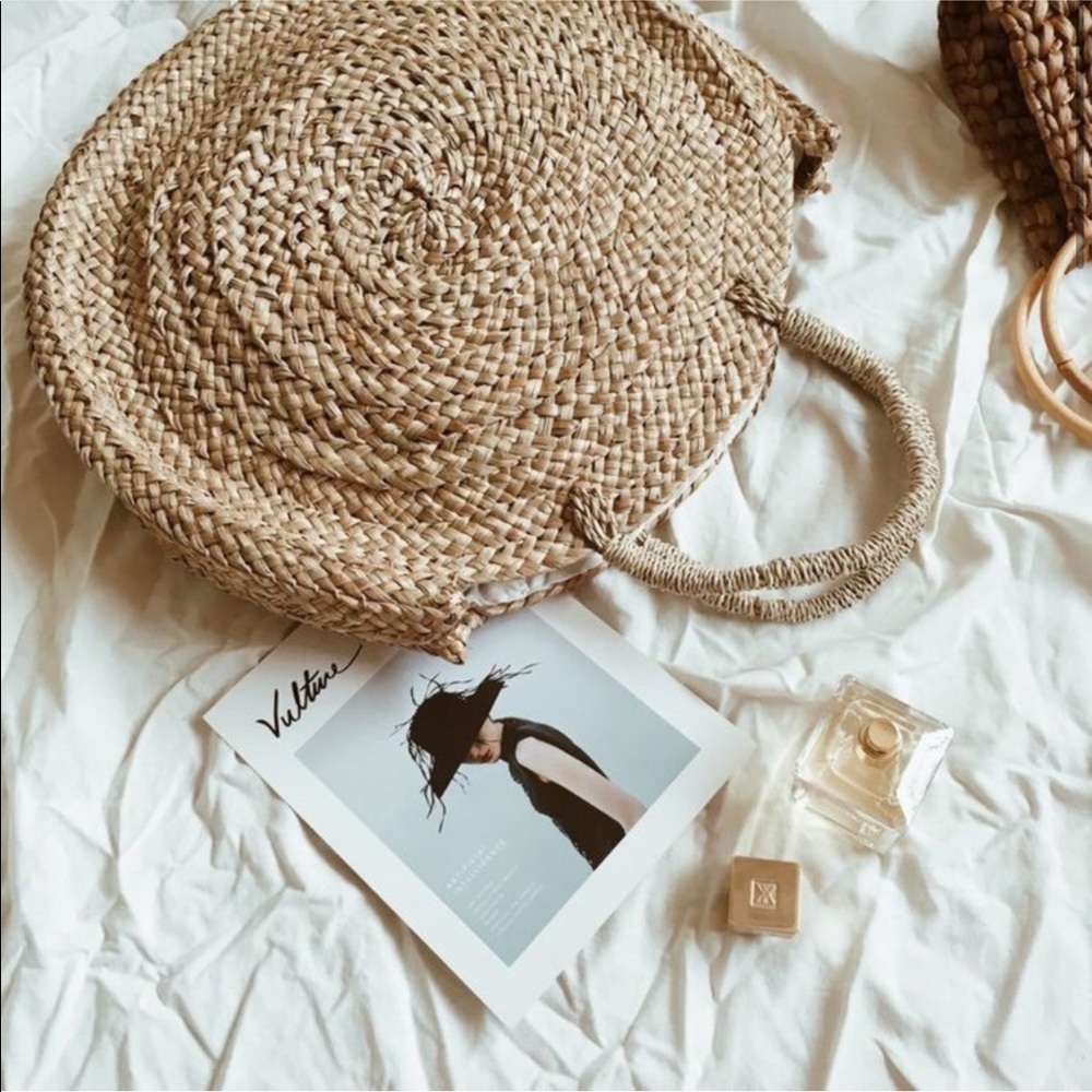 Woven Round Straw Tote Bag in Natural